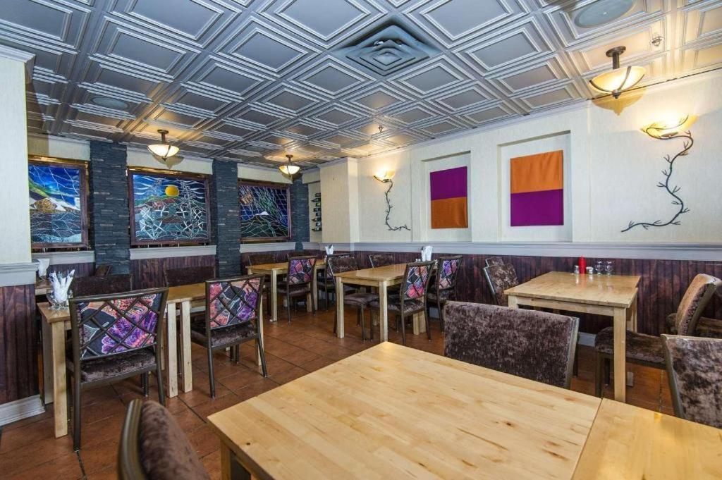 ווייטהורס Coast High Country Inn מראה חיצוני תמונה