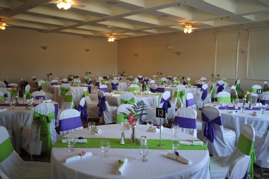 ווייטהורס Coast High Country Inn מראה חיצוני תמונה