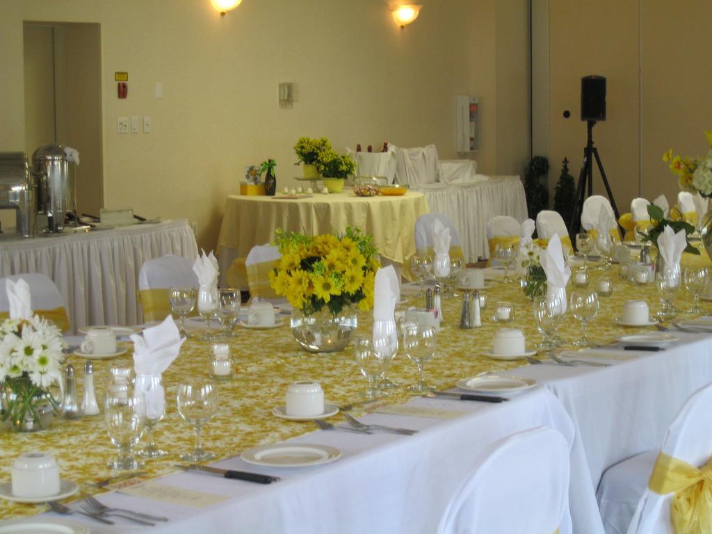 ווייטהורס Coast High Country Inn מראה חיצוני תמונה