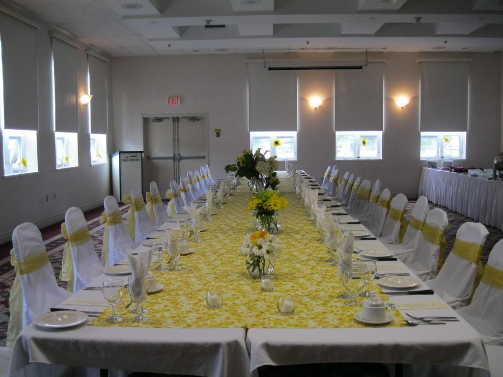 ווייטהורס Coast High Country Inn מראה חיצוני תמונה